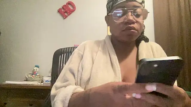 MommyConfident online show from October 30, 1:34 pm