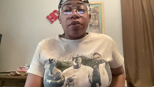 MommyConfident online show from November 16, 8:03 pm