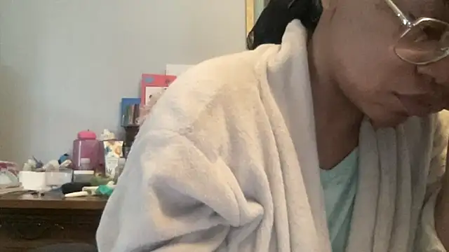 MommyConfident online show from November 24, 2:39 pm