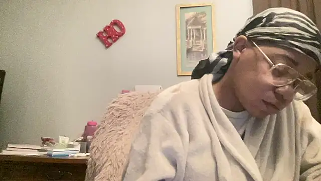 MommyConfident online show from December 13, 9:20 pm