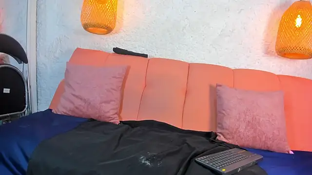 emiily s online show from November 20, 12:05 pm