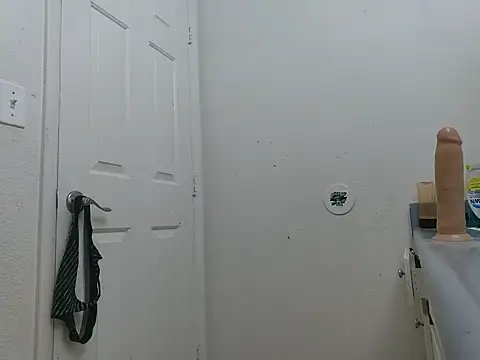 Snapshot of Fuckmyassg00d chatting on February 9, 10:43 pm Fuckmyassg00d online show from February 9, 10:43 pm