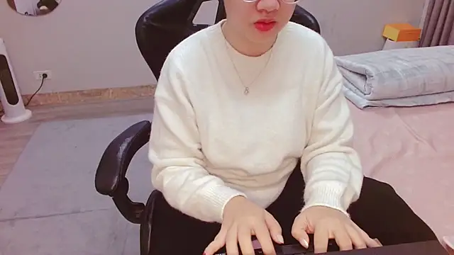 Alisa Hotfeeling online show from February 19, 2:01 am