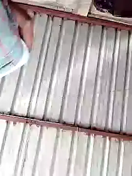 Snapshot of Burhade-- chatting on January 4, 10:05 am Burhade-- online show from January 4, 10:05 am