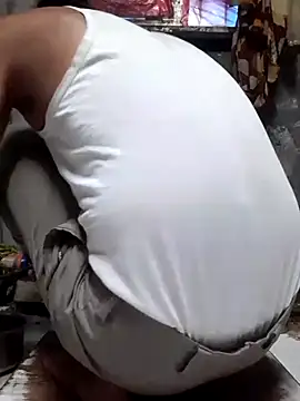 Snapshot of Burhade-- chatting on October 4, 12:52 am Burhade-- online show from October 4, 12:52 am