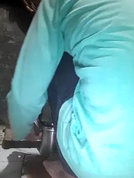 Snapshot of Burhade-- chatting on December 14, 1:22 am Burhade-- online show from December 14, 1:22 am