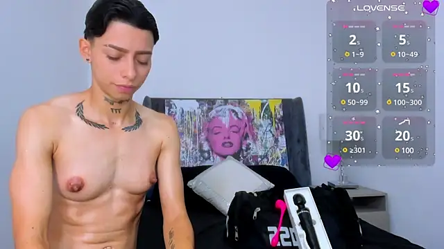 Snapshot of AmberAdams_ chatting on December 17, 2:44 pm AmberAdams online show from December 17, 2:44 pm