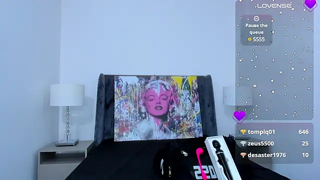 Snapshot of AmberAdams_ chatting on December 17, 5:47 pm AmberAdams online show from December 17, 5:47 pm