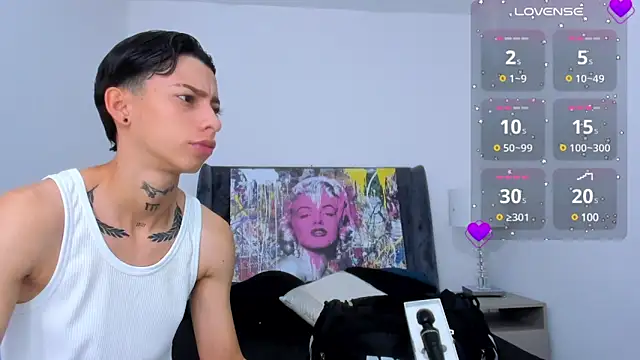 Snapshot of AmberAdams_ chatting on December 18, 1:23 pm AmberAdams online show from December 18, 1:23 pm