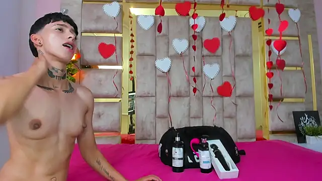 Snapshot of AmberAdams_ chatting on February 18, 3:32 pm AmberAdams online show from February 18, 3:32 pm