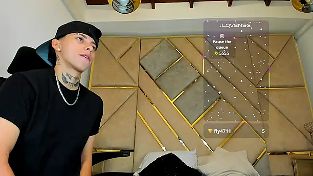 Snapshot of AmberAdams_ chatting on October 5, 3:21 pm AmberAdams online show from October 5, 3:21 pm