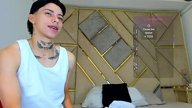 Snapshot of AmberAdams_ chatting on October 14, 1:01 pm AmberAdams online show from October 14, 1:01 pm