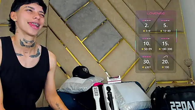 Snapshot of AmberAdams_ chatting on October 17, 3:47 pm AmberAdams online show from October 17, 3:47 pm