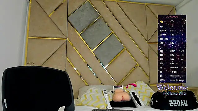 Snapshot of AmberAdams_ chatting on November 11, 2:28 pm AmberAdams online show from November 11, 2:28 pm