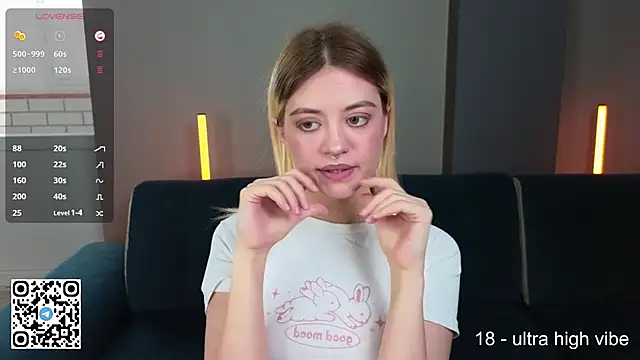 Snapshot of mybunnywendy chatting on October 10, 6:45 am mybunnywendy online show from October 10, 6:45 am