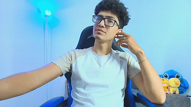 TylerWhite  online show from October 18, 4:15 am