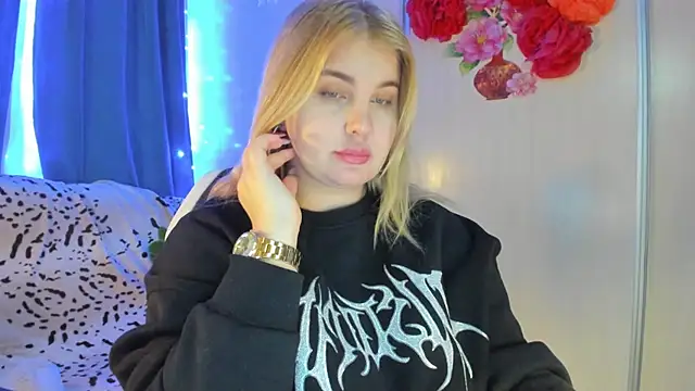 CoraSwon online show from February 10, 7:36 am