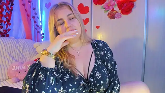 CoraSwon online show from February 25, 10:18 pm