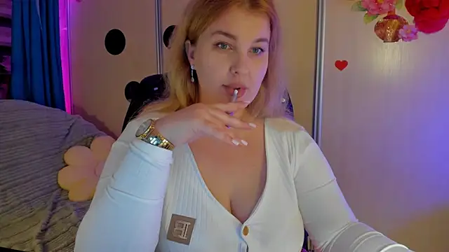 CoraSwon online show from November 27, 8:44 pm