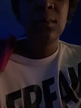 Snapshot of KLoveeee chatting on March 13, 1:21 am KLoveeee online show from March 13, 1:21 am