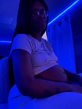 Snapshot of KLoveeee chatting on October 5, 1:26 am KLoveeee online show from October 5, 1:26 am