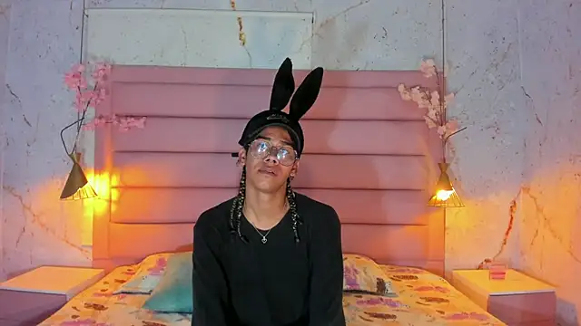 Maxim-Walker online show from October 28, 3:10 am