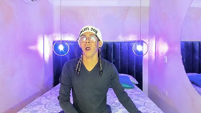 Maxim-Walker online show from November 9, 3:05 am