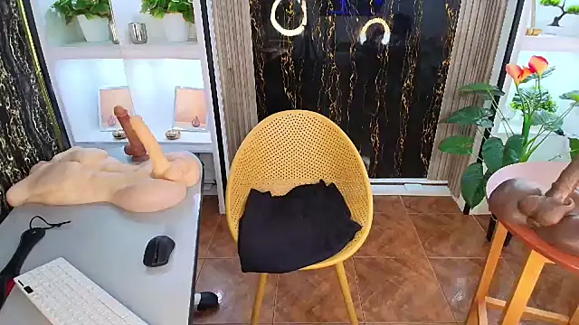 GianellaCox  online show from February 11, 1:20 pm