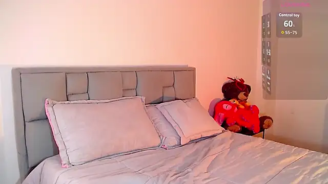 Snapshot of astrid-omega chatting on November 29, 2:25 am astrid-omega online show from November 29, 2:25 am