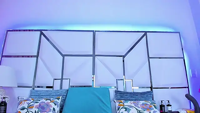 RileySweett online show from February 5, 11:44 am