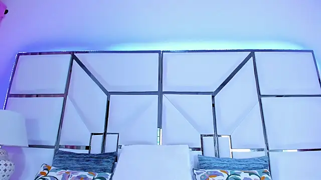 RileySweett online show from February 6, 11:32 am