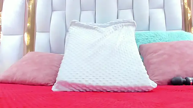 RileySweett online show from October 8, 11:52 am