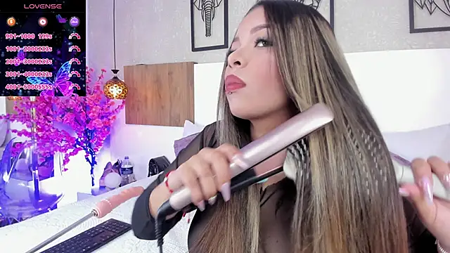 nahomiidasilva  online show from December 14, 6:09 pm