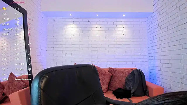 paulina sweett  online show from October 20, 7:03 pm