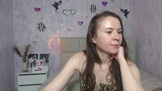 KaraCriegs online show from February 10, 12:30 am