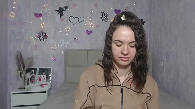 KaraCriegs online show from March 4, 10:05 pm