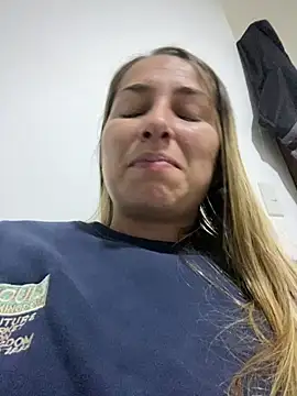 Snapshot of Iris_love18 chatting on February 13, 1:08 am Iris love18 online show from February 13, 1:08 am