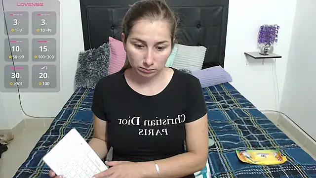 Snapshot of Iris_love18 chatting on February 13, 4:50 pm Iris love18 online show from February 13, 4:50 pm