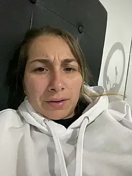 Snapshot of Iris_love18 chatting on February 16, 2:31 am Iris love18 online show from February 16, 2:31 am