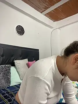 Snapshot of Iris_love18 chatting on February 17, 1:21 pm Iris love18 online show from February 17, 1:21 pm