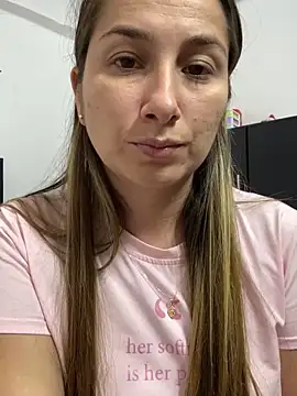 Snapshot of Iris_love18 chatting on February 19, 8:10 pm Iris love18 online show from February 19, 8:10 pm