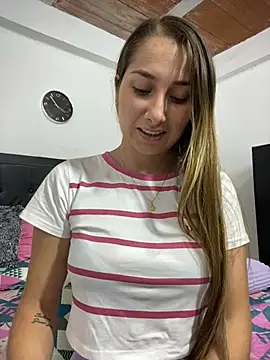 Snapshot of Iris_love18 chatting on February 22, 8:53 pm Iris love18 online show from February 22, 8:53 pm