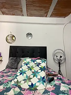 Snapshot of Iris_love18 chatting on February 24, 8:36 pm Iris love18 online show from February 24, 8:36 pm