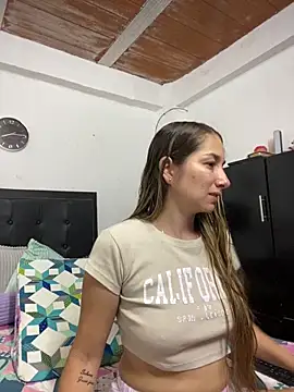 Snapshot of Iris_love18 chatting on February 28, 1:15 am Iris love18 online show from February 28, 1:15 am