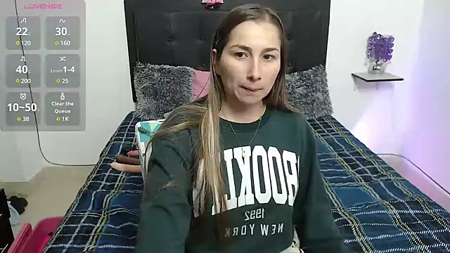 Snapshot of Iris_love18 chatting on March 5, 8:32 pm Iris love18 online show from March 5, 8:32 pm