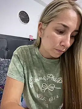 Snapshot of Iris_love18 chatting on March 14, 1:48 am Iris love18 online show from March 14, 1:48 am