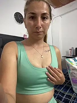 Snapshot of Iris_love18 chatting on March 17, 8:09 pm Iris love18 online show from March 17, 8:09 pm