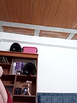 Snapshot of Iris_love18 chatting on October 28, 11:36 am Iris love18 online show from October 28, 11:36 am