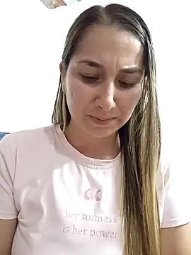 Snapshot of Iris_love18 chatting on November 2, 8:55 pm Iris love18 online show from November 2, 8:55 pm