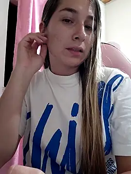 Snapshot of Iris_love18 chatting on December 15, 12:15 am Iris love18 online show from December 15, 12:15 am